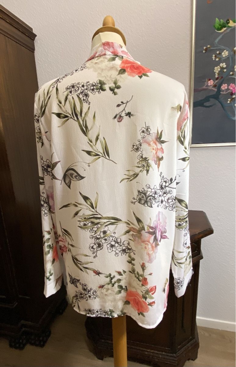 Camicette: Bluse Shirt weiss Blumen Gr. M/L – Usato da Fislisbach venduto da KolibriSecondhand 2