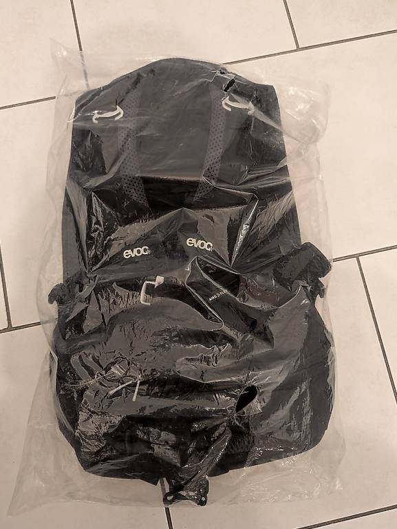 Zaini: Evoc Trail Pro 16 - Grösse M,S - NEU originalverpackt  – Usato da Zürich venduto da theblaess 2