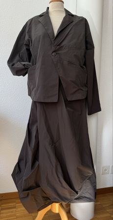 Ensemble jupe et veste Ozai N Ku, taille S, coll. AW26-27