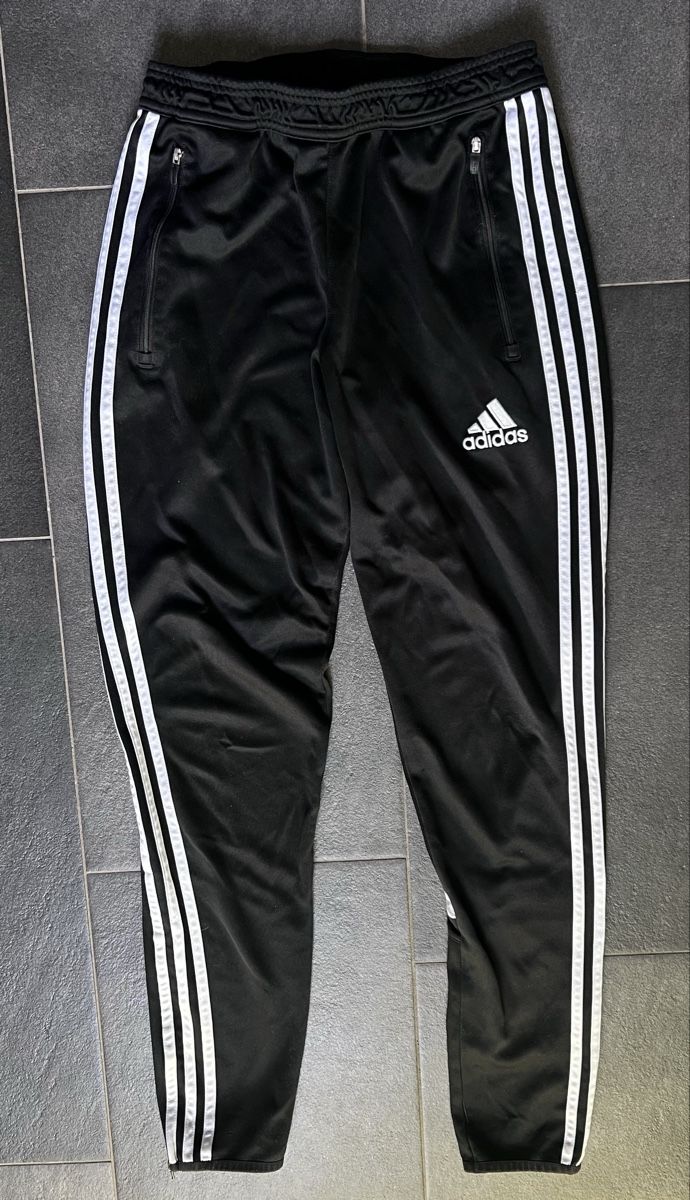 Adidas Hosen: Adidas Trainingshose schwarz – Gebraucht aus Wil / ZH von Fellow16