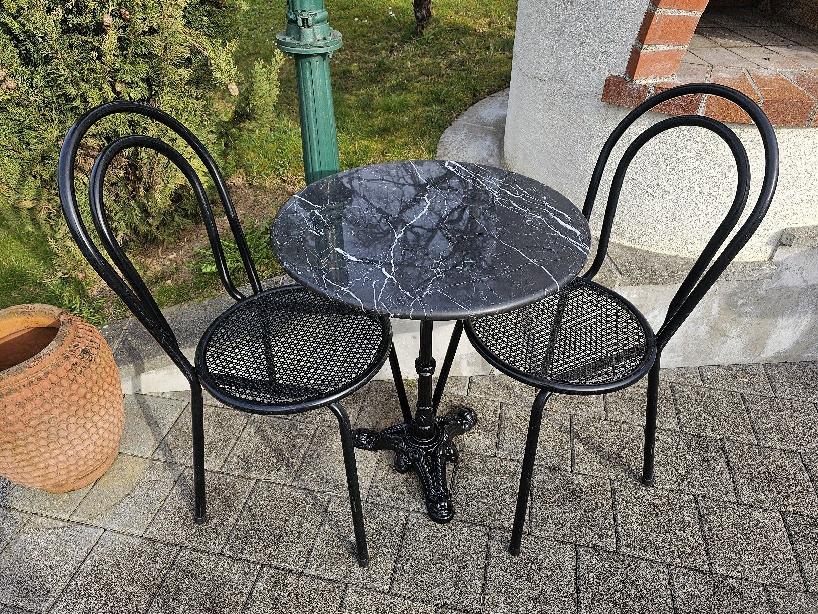 Set di tavolo e panche: Bistrotisch 2 Metallstühle Marmortisch – Usato da Villnachern venduto da hasta08