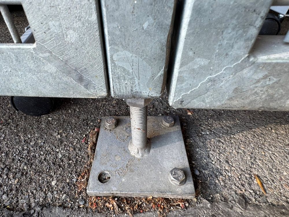 Autres: Absperrgitter ausssen metall – D'occasion à Dübendorf par PrimarschuleDuebi 2