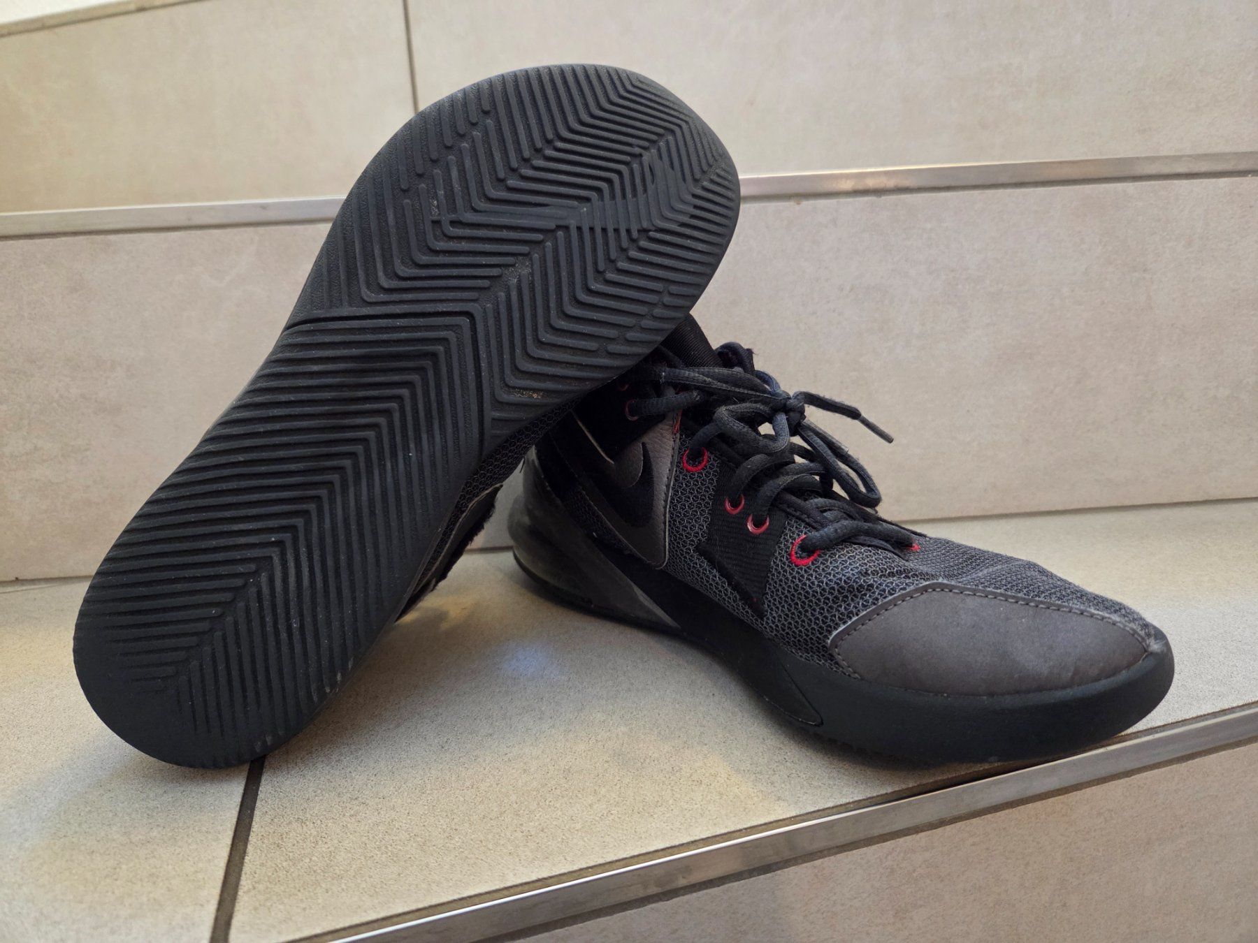 Nike Chaussures garçon: Nike Schuhe Grösse 41 gebraucht – D'occasion à Schlierbach par smeralda1313 3