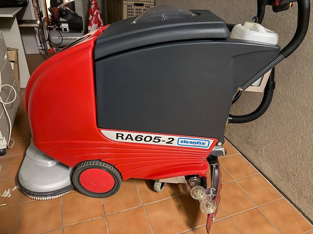 Tutte le macchine: Cleanfix RA605-2 AUTOLAVEUSE – Usato da Remaufens venduto da Inaro21 2