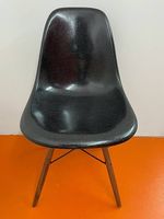 Eames side chair black
