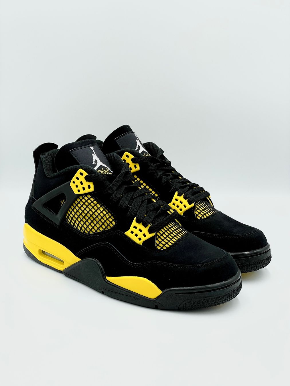 Jordan Damenschuhe: Nike Air Jordan 4 Retro Thunder EU 40 – Neu und originalverpackt aus Erlinsbach von sasneakers