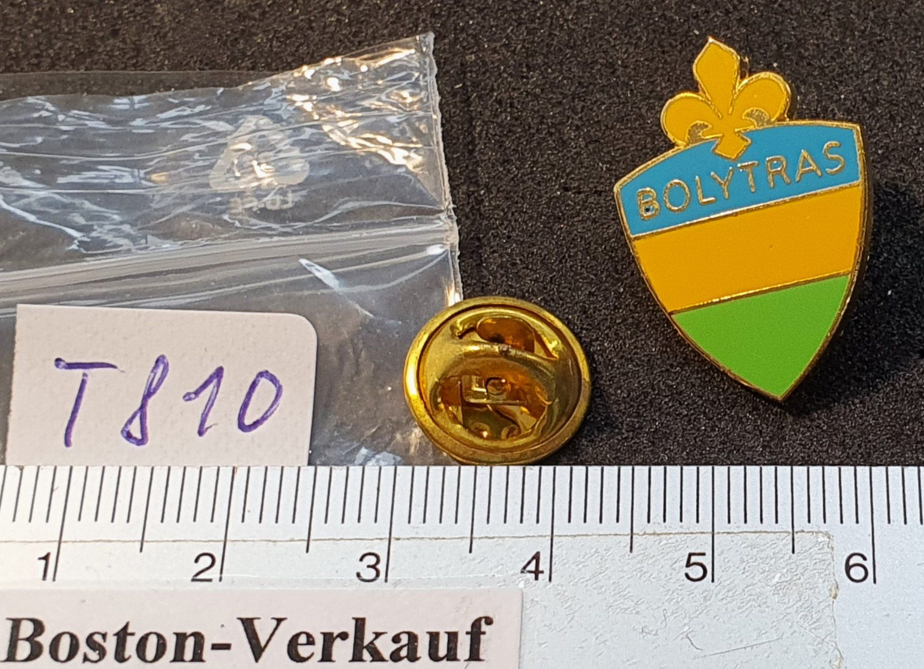 Plaketten & Abzeichen: T810 - Pin Wappen /Logo  BOLYTRAS – Gebraucht aus Reinach BL von Boston-Verkauf 1