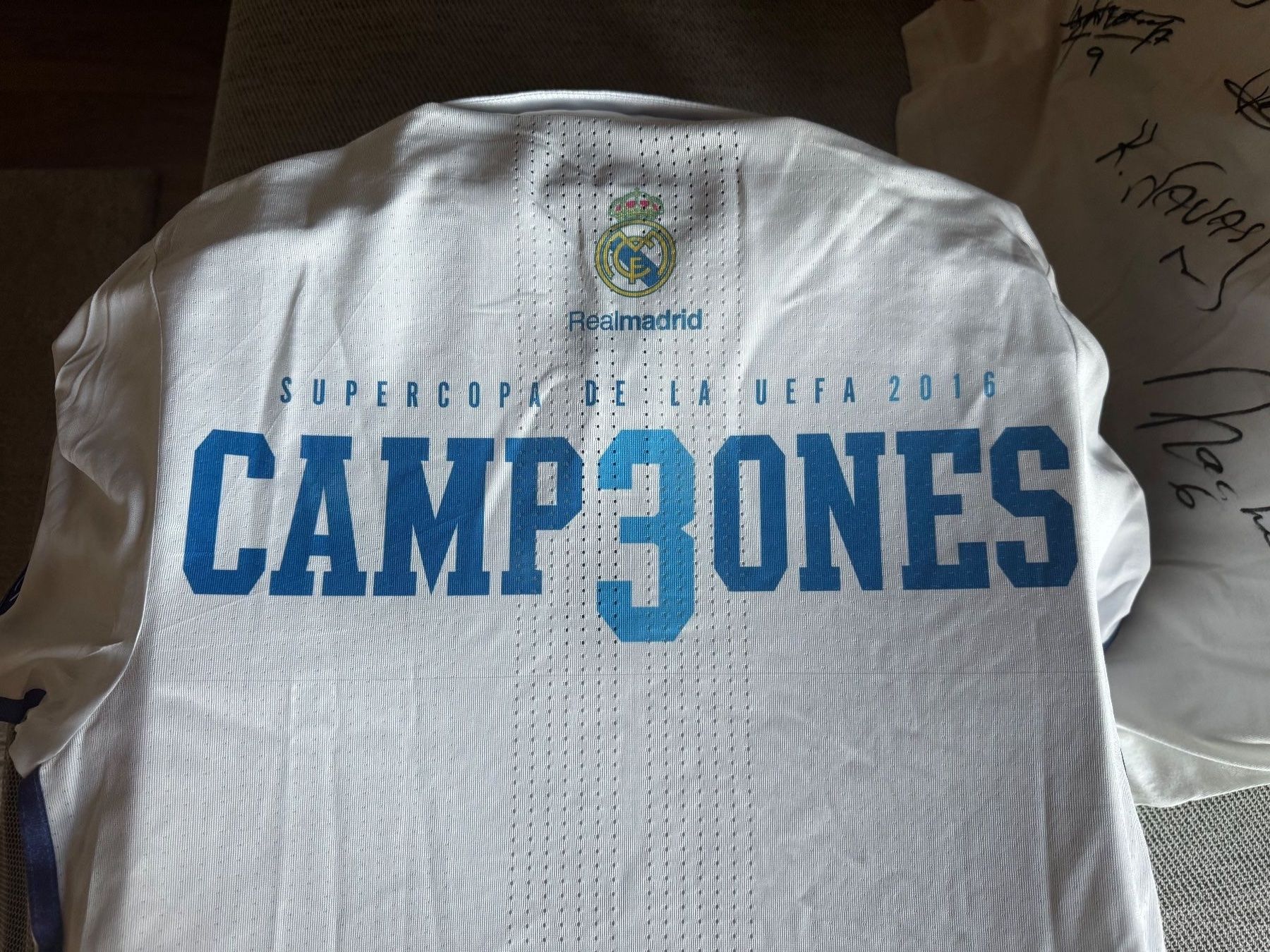 Real Madrid Canottiere & Pantaloni: Real Madrid Super Coupe 2016 – Nuovo (secondo la descrizione) da Lonay venduto da inf_m2ym
