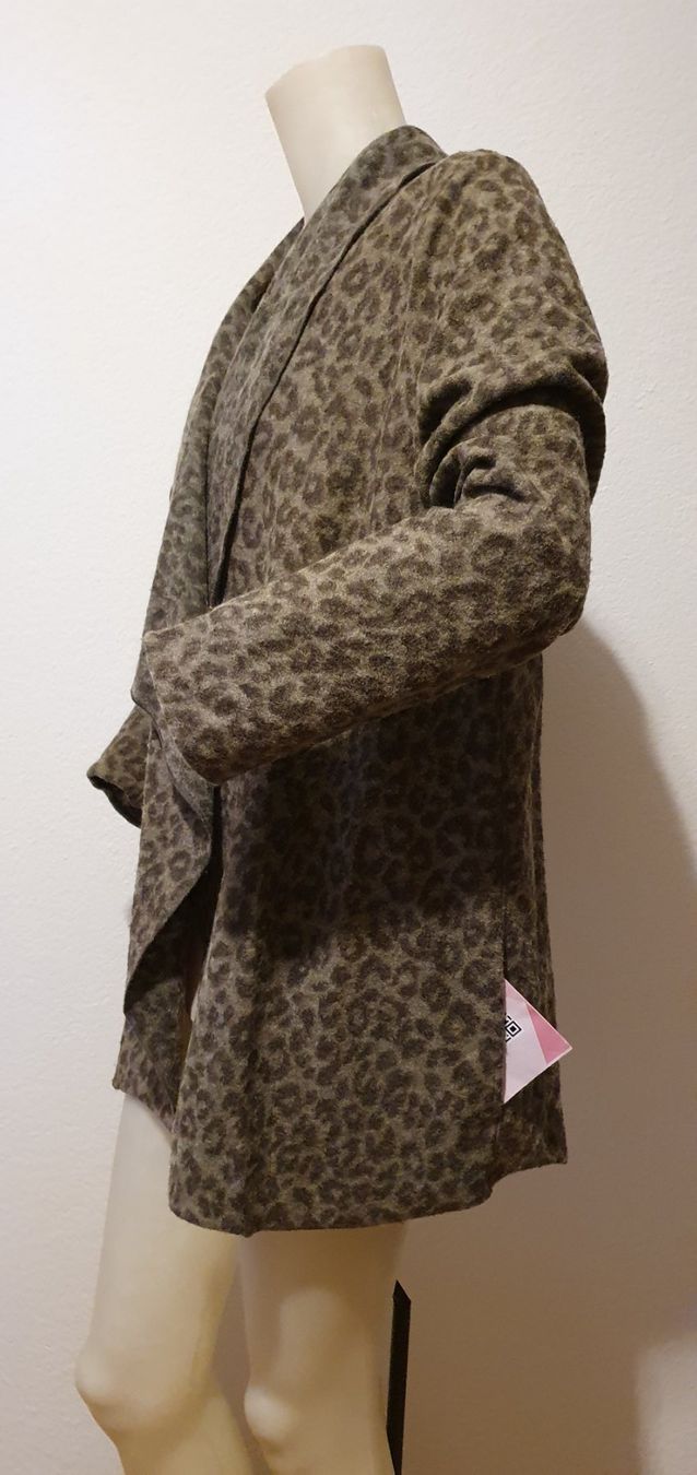 Giacche: ZAİDA Kardigan gr38, woollblend – Usato da Niederbipp venduto da fashionfuchs 5