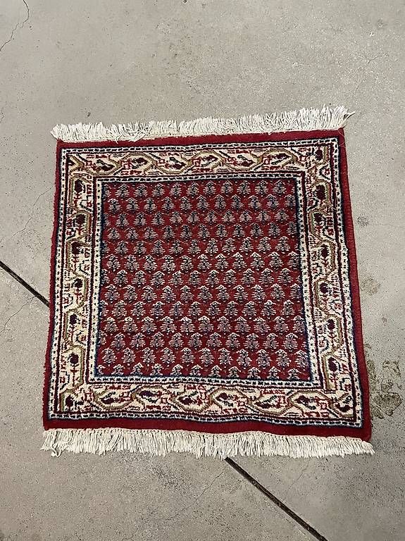 Tappeti: Roter kleiner Teppich – Usato da Emmenbrücke venduto da nil_mtg6