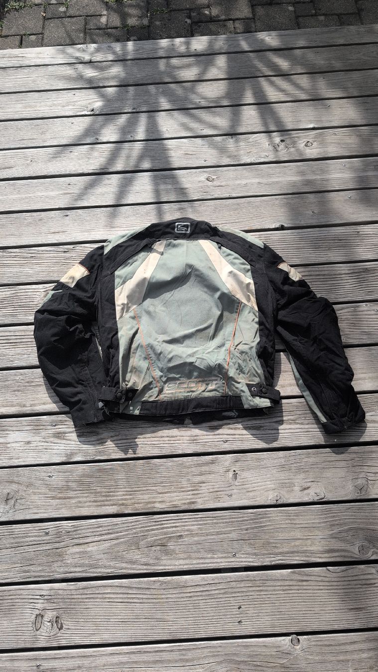 Giacche: Motorradjacke Grösse L mit Protektoren gebraucht – Usato da Büsserach venduto da Saner_Holzbau 1