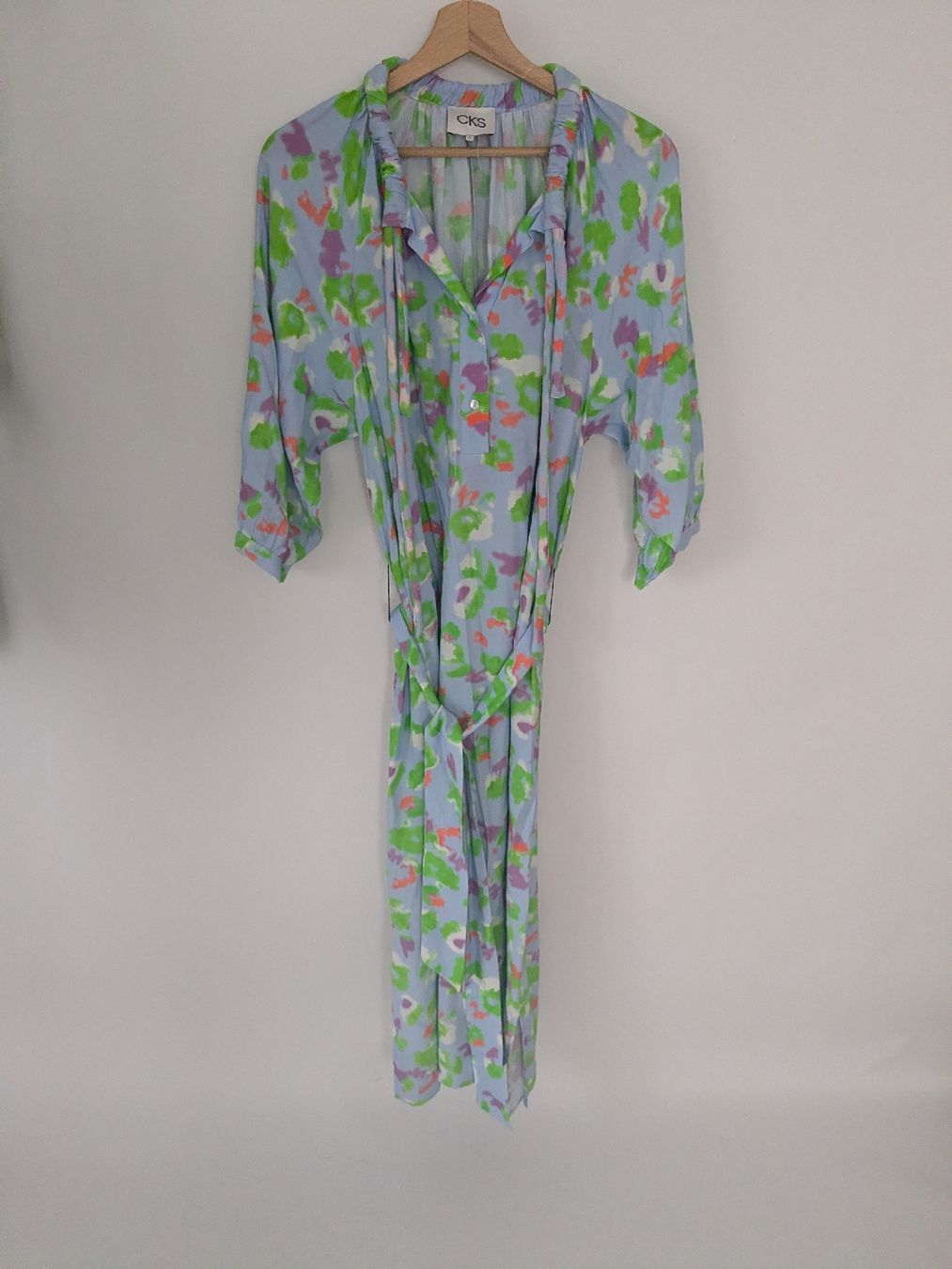 Kleider: Kleid CKS Blumenmuster Blau Lila Grösse 36 – Gebraucht aus Rorschach von olg_5qq2 2