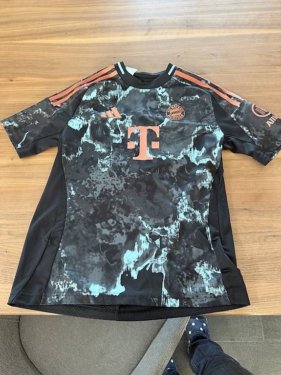 Adidas Scarpe, pantaloni & magliette da ginnastica: FC Bayern München Trikot original – Usato da Hettiswil venduto da chili76
