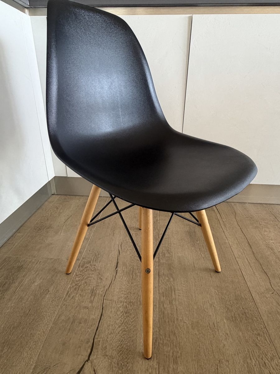 Sedie: Chaise style Eames (non VITRA) – Usato da Neuchatel venduto da D9z2 1