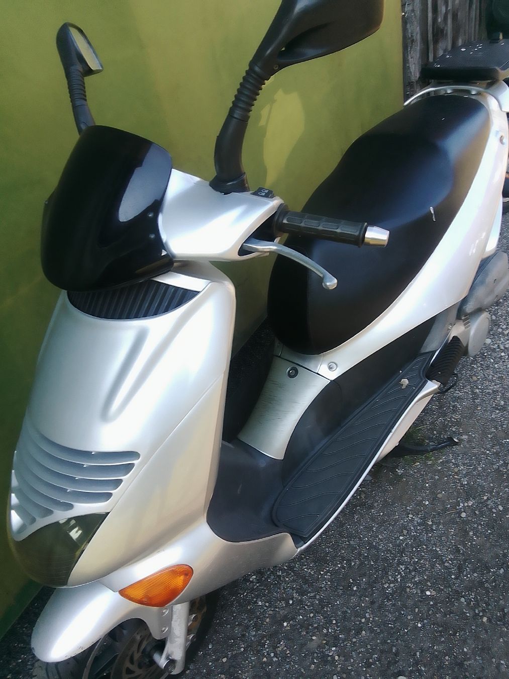 Aprilia Scooters: Aprilia Leonardo 125 – D'occasion à Pfäffikon ZH par milcow