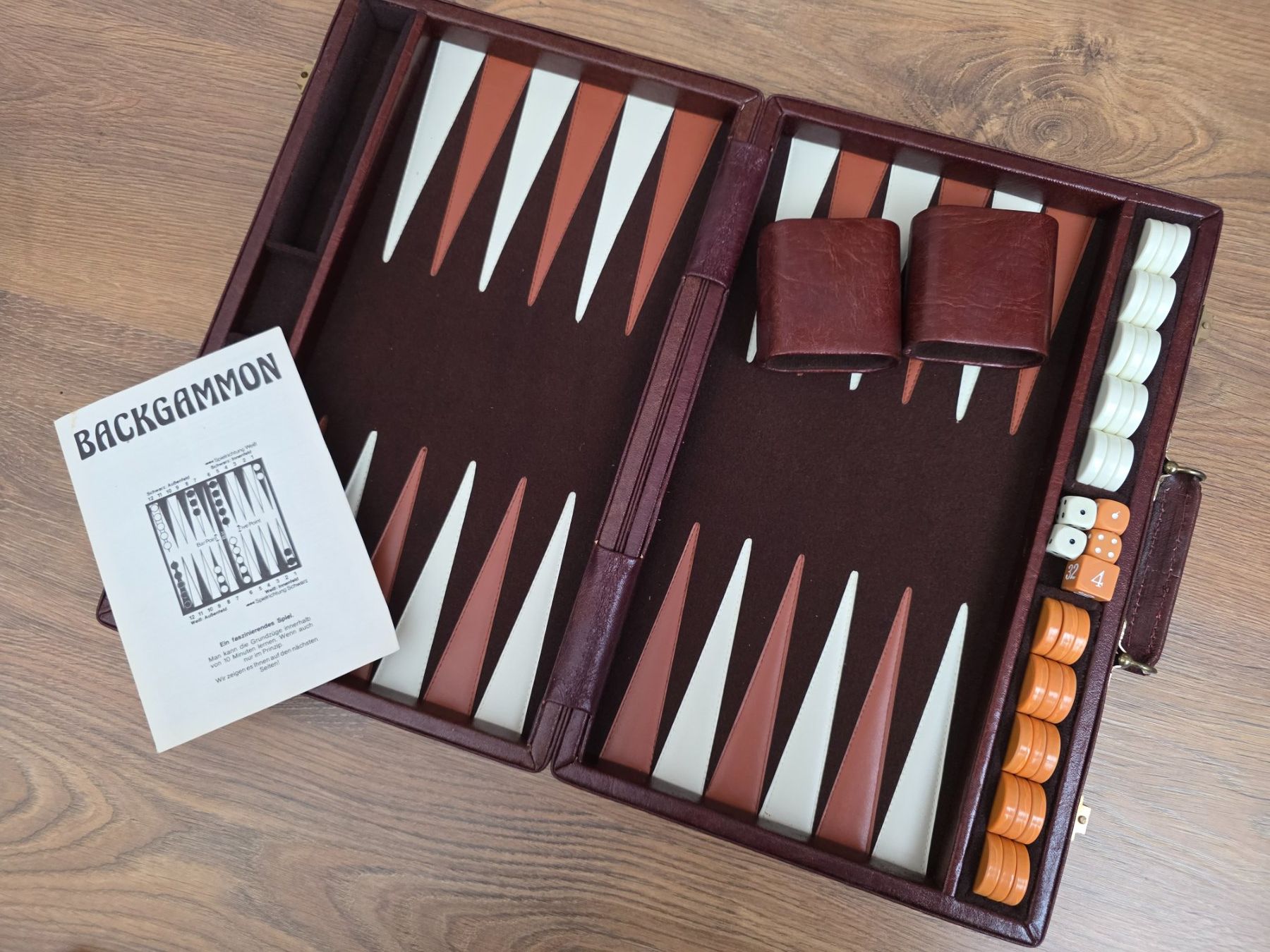 Giochi: Vintage Backgammon Koffer / Reise-Set - komplett – Usato da Nebikon venduto da Japostyle
