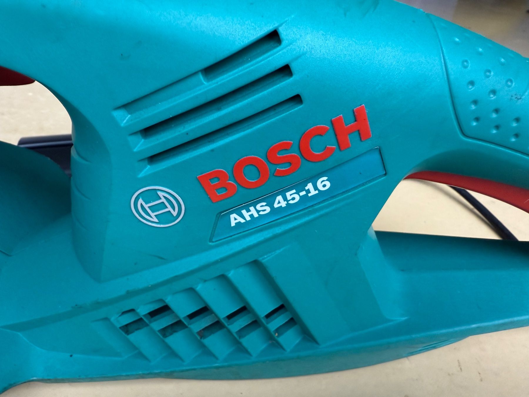 Bosch Tutti gli attrezzi: Bosch Taille-haies électique AHS 45-16 – Usato da St-Gingolph venduto da GoldenKeys 3