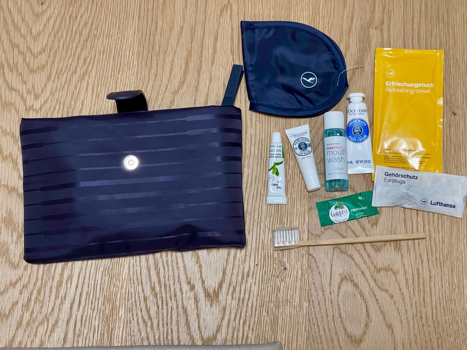 Kosmetikkoffer: Lufthansa Business Class Travel Kit – Neu (gemäss Beschreibung) aus Meisterschwanden von GleMar