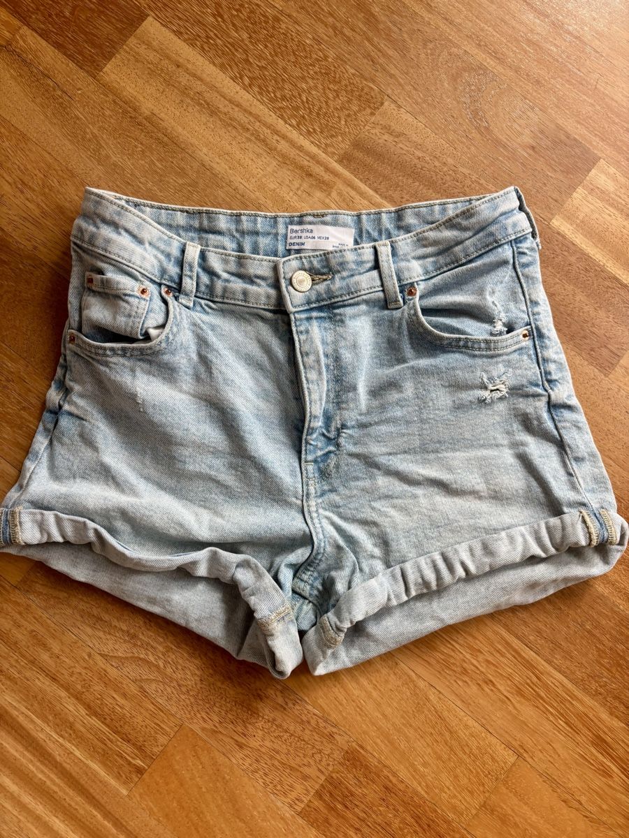 Bershka Hosen: Jeans Shorts (Gr. 38) – Neu (gemäss Beschreibung) aus Zürich von nad24