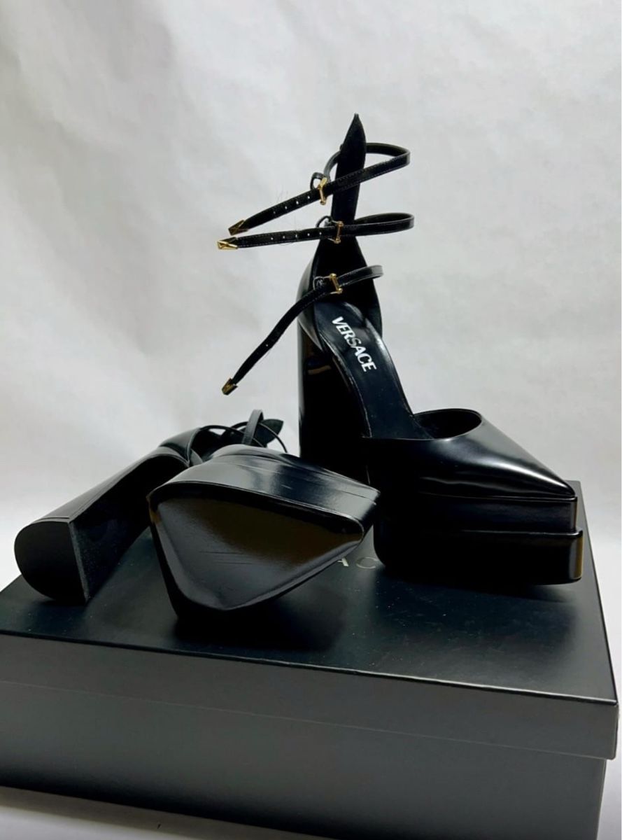 Versace Scarpe da donna: VERSACE POINTY AEVITAS - Brandnew – Nuovo e nell'imballaggio originale da Baden venduto da agora_newgeneration