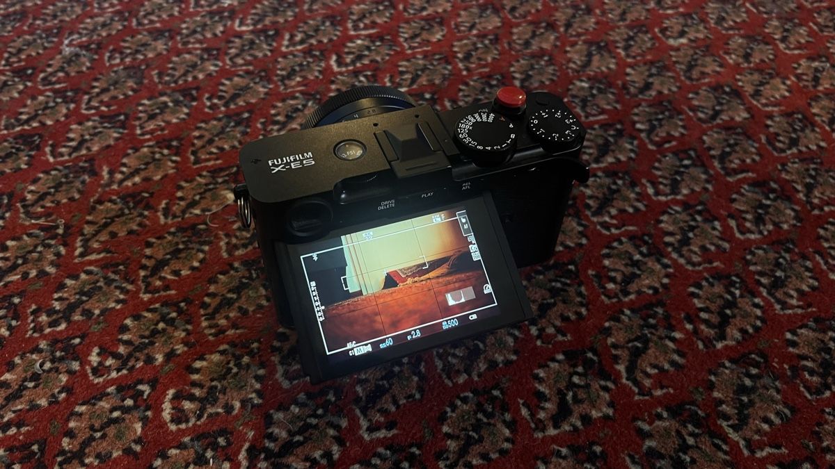 Fujifilm Fotocamera: Fujifilm X-E5 inkl. Zubehör – Usato da Derendingen venduto da rob_wdn7