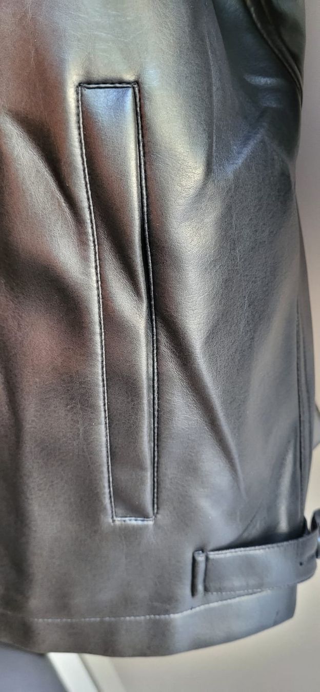Vestes: Diese schwarze Kunstlederjacke – D'occasion à Curio par mia_vb5z 4