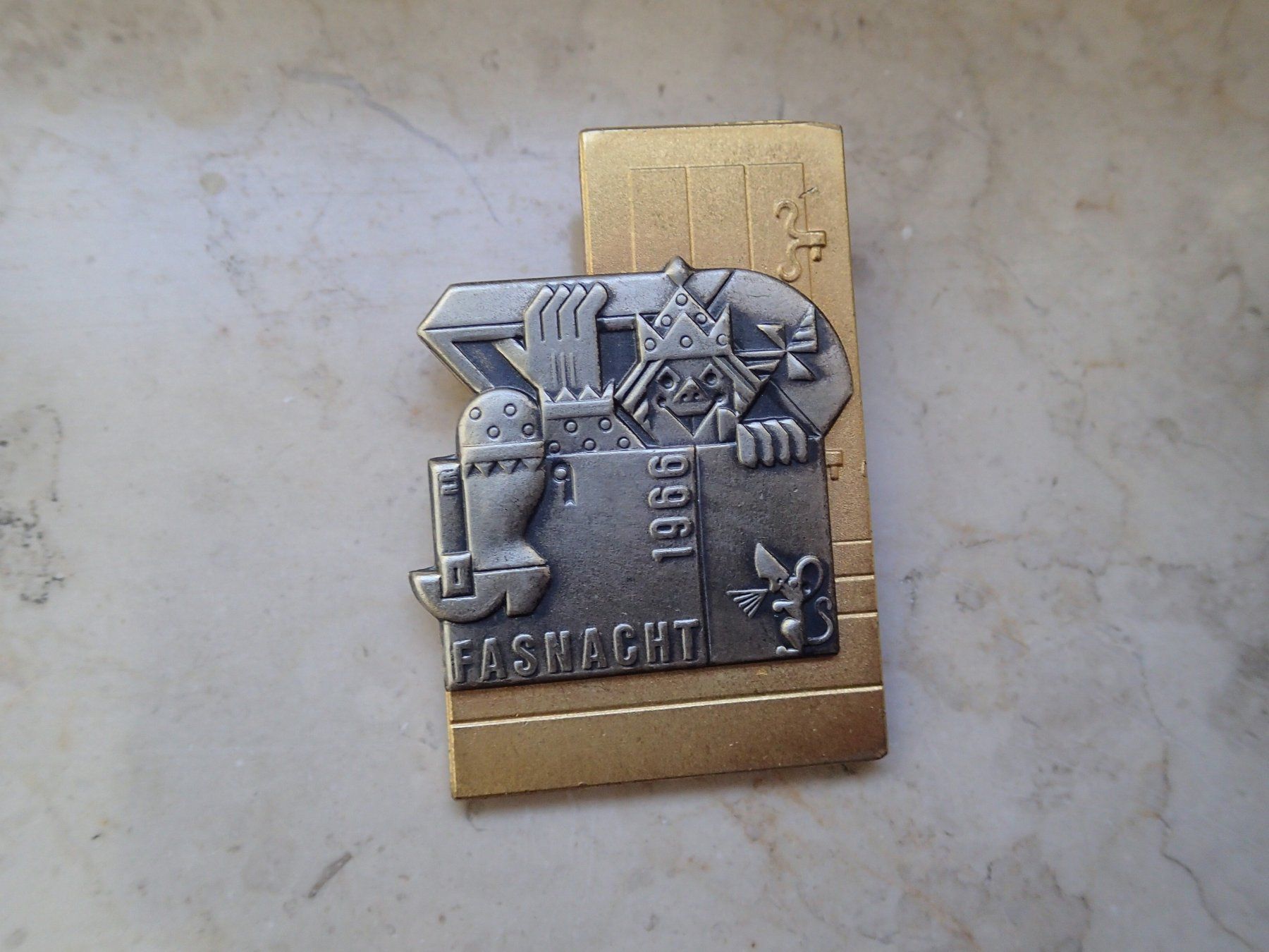 Basler Placchette & Badge: Blaggedde GOLD 1966   Basel – Usato da Allschwil venduto da Salus17