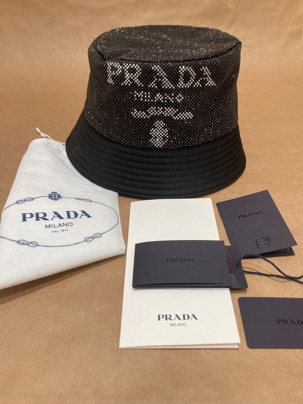 Prada Copricapi, berretti & cappellini: Prada HUT taglia S – Usato da Paradiso venduto da Kayakara