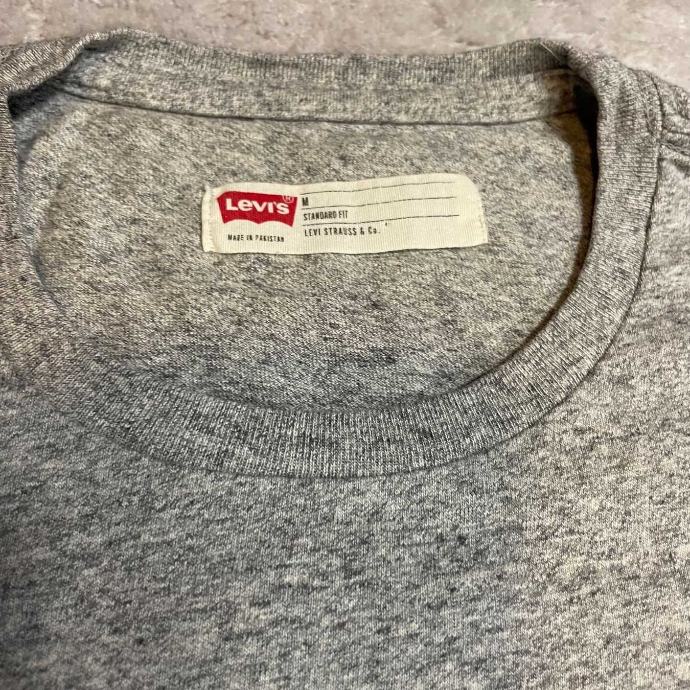 Levi's T-Shirts: Levi's T-Shirt Grau Gr. M Standard Fit Baumwolle – Gebraucht aus Bubikon von SwissSecondLife 4