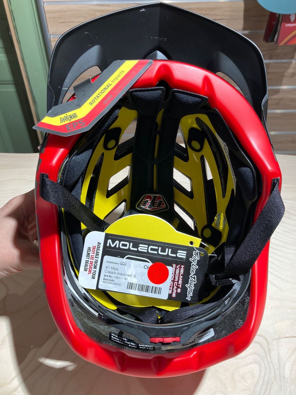 Troy Lee Caschi: Troy Lee A1 Mips Helm Classic Black/Red, Small – Nuovo (secondo la descrizione) da Lauterbrunnen venduto da Imboden-Bike 3