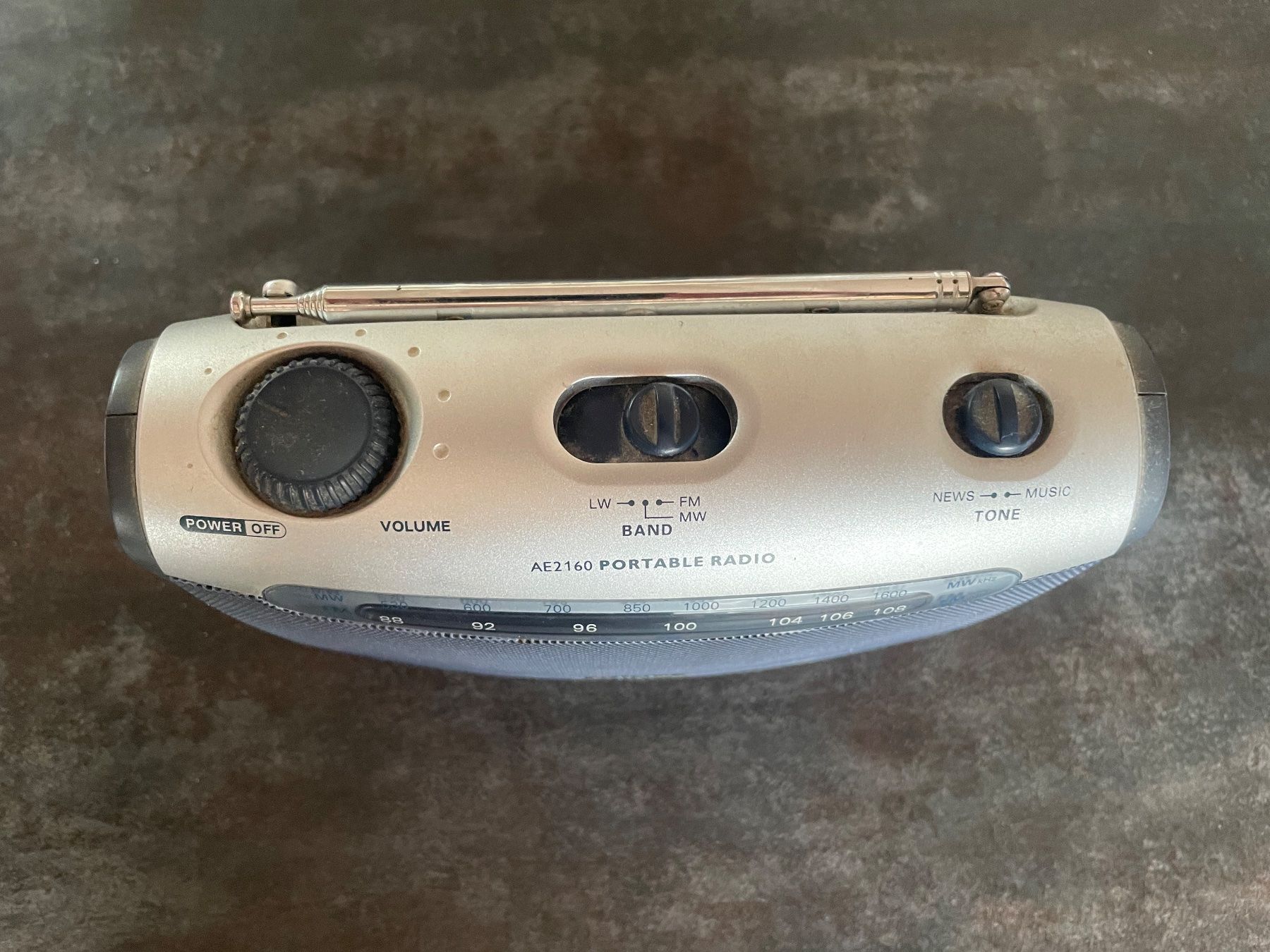 Philips Radio: Ancienne Radio Portable Philips AE2160 – Usato da Vallamand venduto da Bricbracbroc82 2