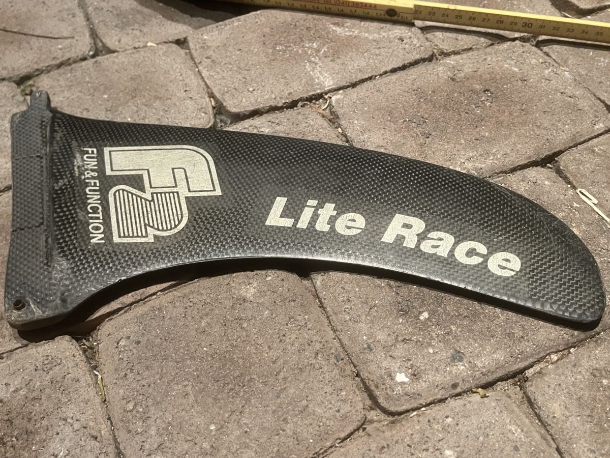 Planches de surf: Windsurf-Finne, Lite Race, 29cm – D'occasion à Adligenswil par th.hi