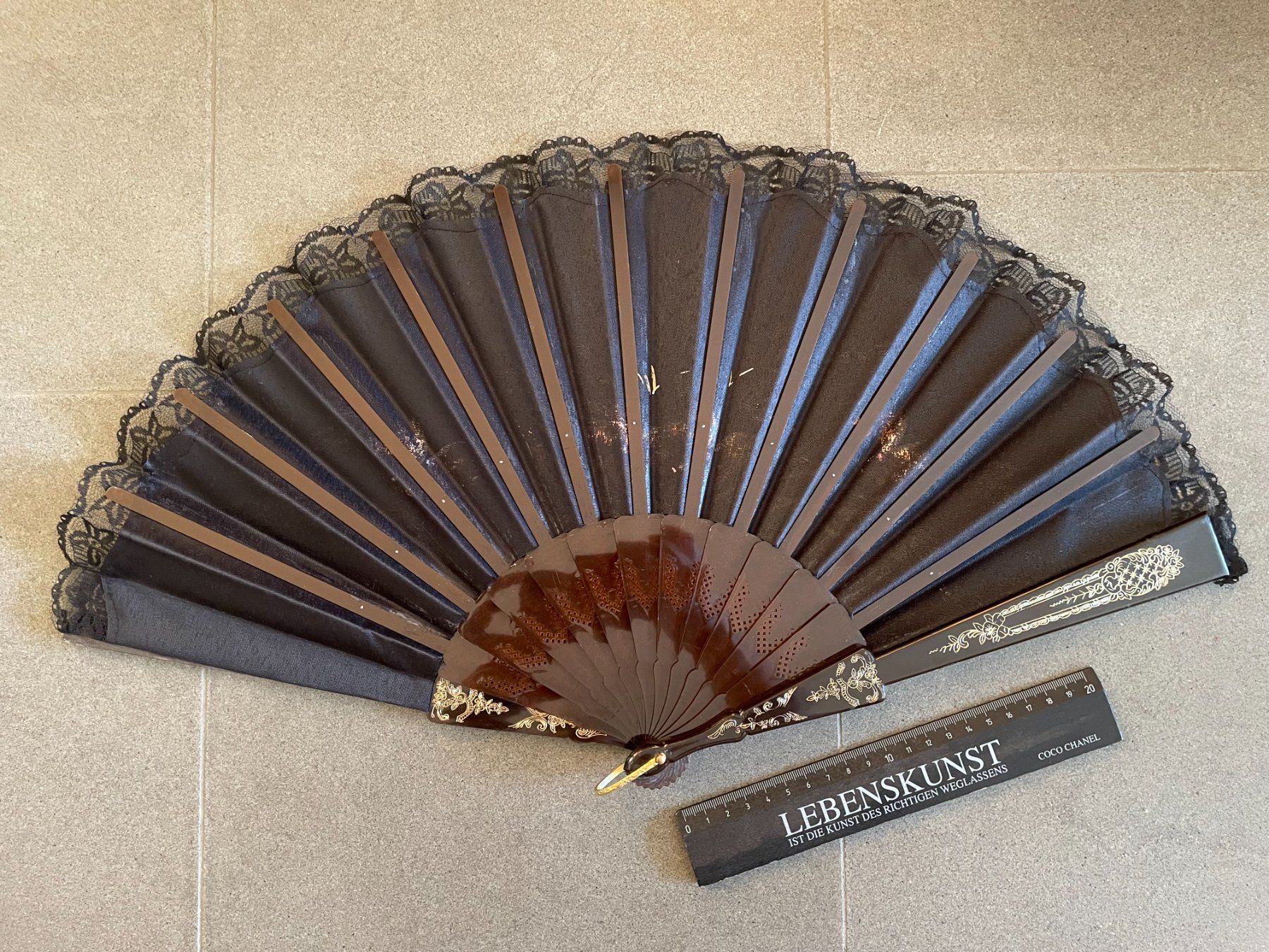 Tutte le decorazioni: Handfächer handbemalt – Usato da Zofingen venduto da angito 2