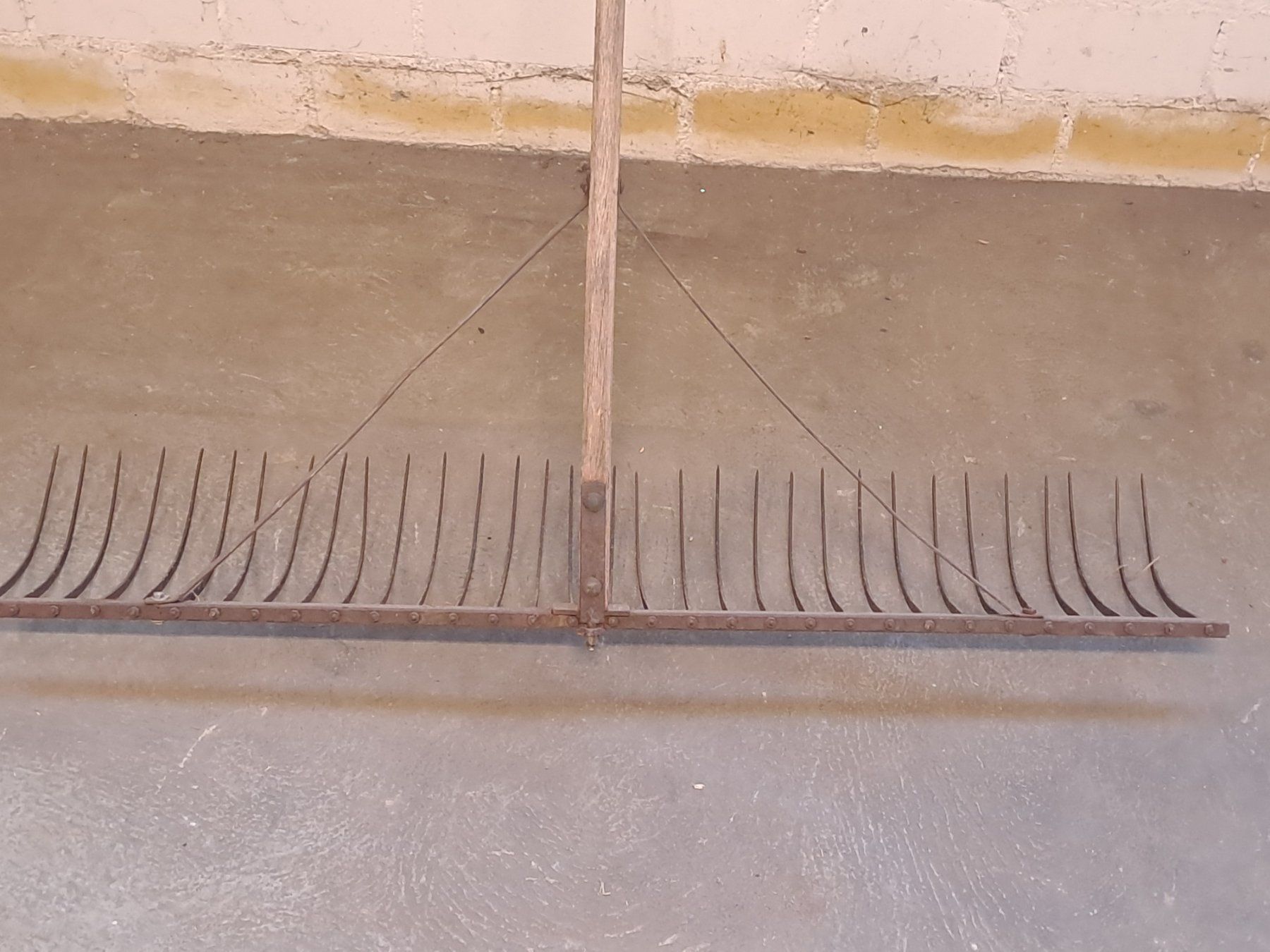 Tous les outils: Riesen antiker Heurechen – D'occasion à Wald ZH par stani06
