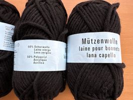 3 x 40g Mützen Wolle schwarz