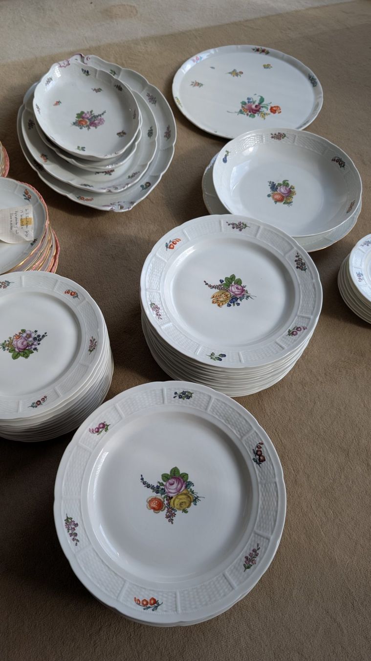 Set di piatti: Wunderschönes Geschirr-Set mit Blumenmuster, Vintage Stil – Usato da Binningen venduto da LukasRicardo 2