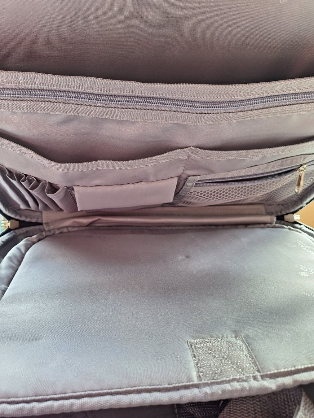Valigie: ROYAL CLASS HARTSCHALEN ROLLKOFFER – Usato da Huttwil venduto da Kunterbuntli 5