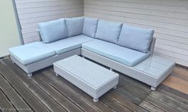 Gartenlounge mit Beistelltisch