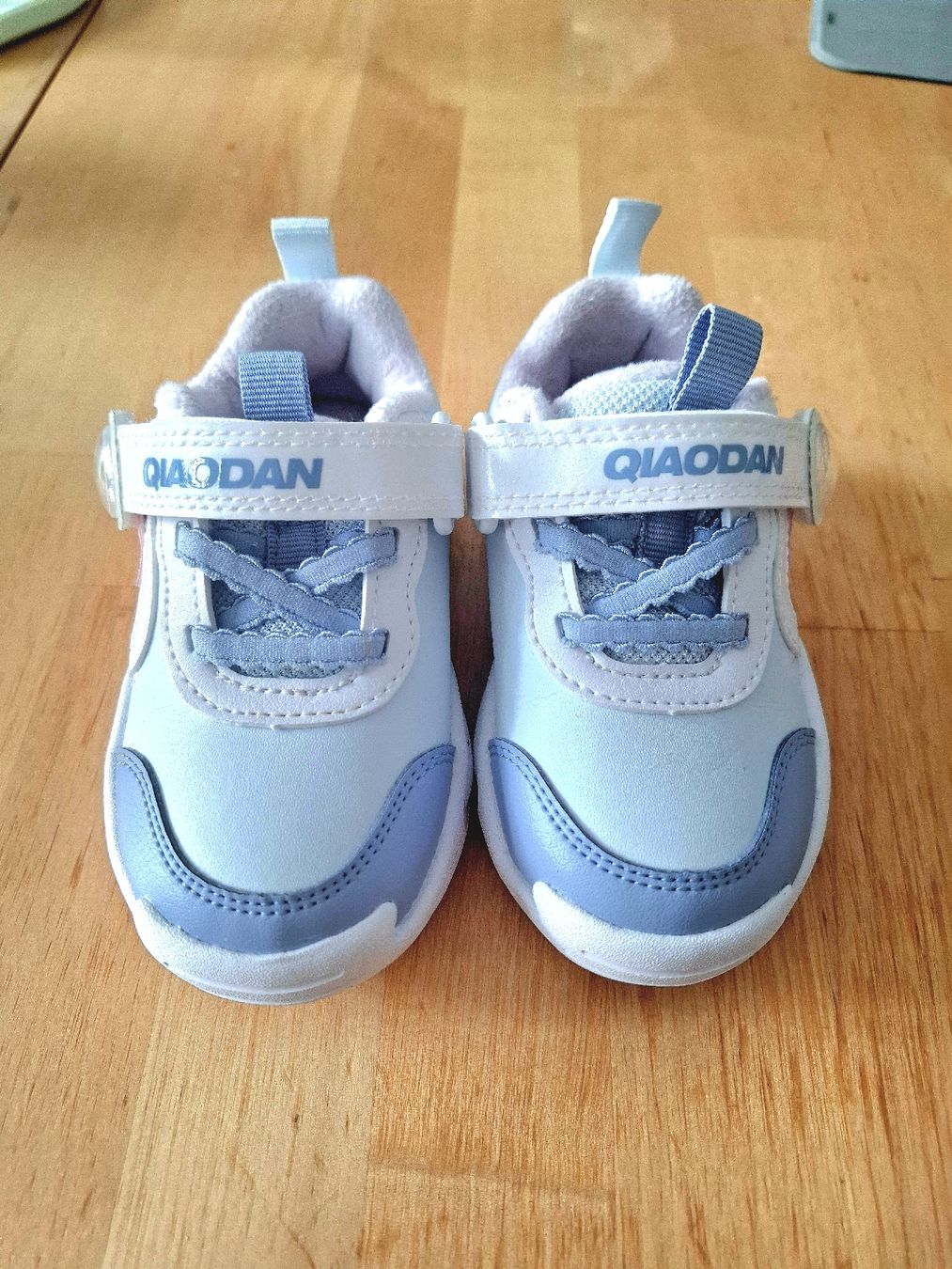 Chaussures hommes: Kinder Turnschuhe Grösse 21 NEU – Neuf avec emballage d'origine à Brig par Tucan_52wm