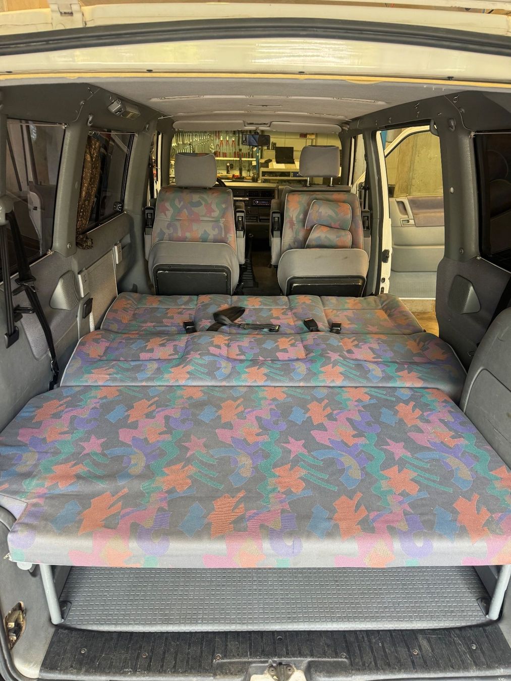 VW Automobili: VW T4 Multivan mit original VW Camper Ausstattung – Usato da Celerina venduto da R.H.GR 7
