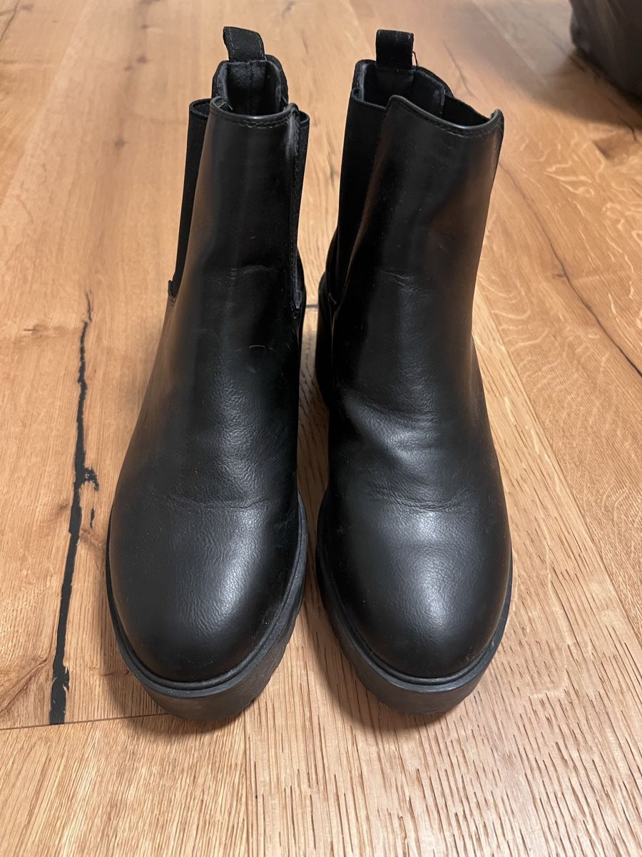 New Look Scarpe da donna: Schwarze Boots – Usato da Birrhard venduto da xvsaravx. 1