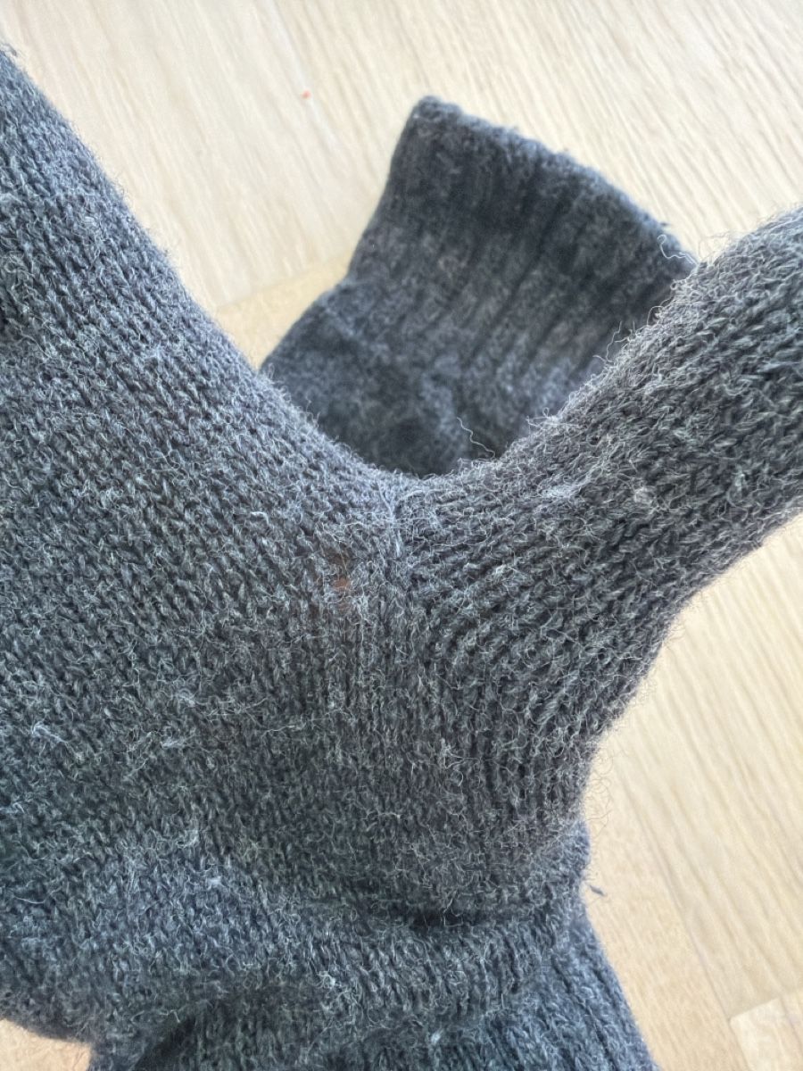 Handschuhe & Handstulpen: Handschuhe grau Wolle – Gebraucht aus Au ZH von eac_gm25 2