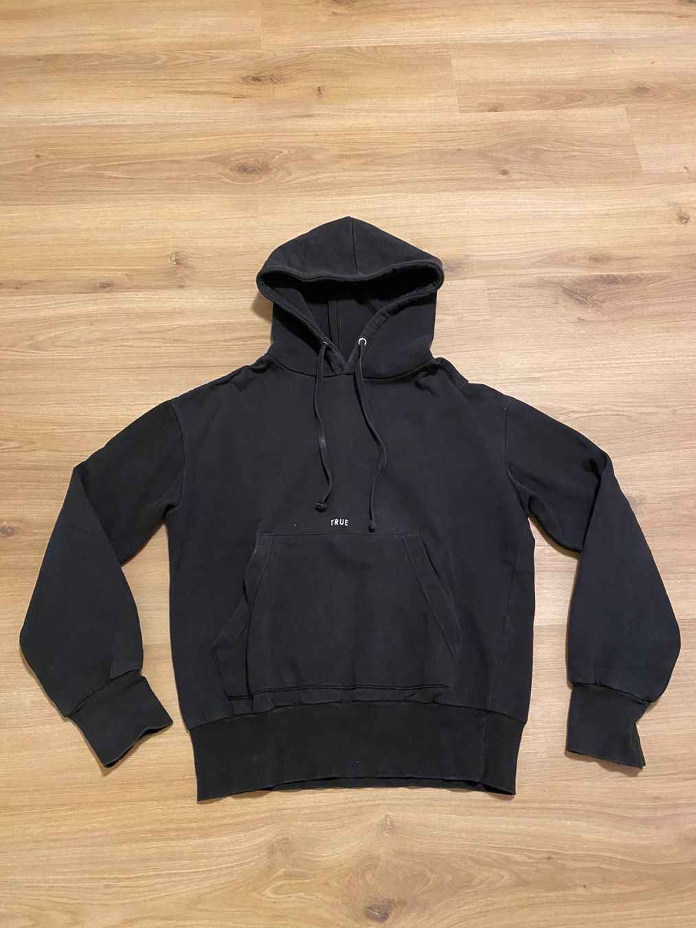 Maglioni & Felpe: Hoodie noir à capuche – Usato da Delémont venduto da elena_neuhaus