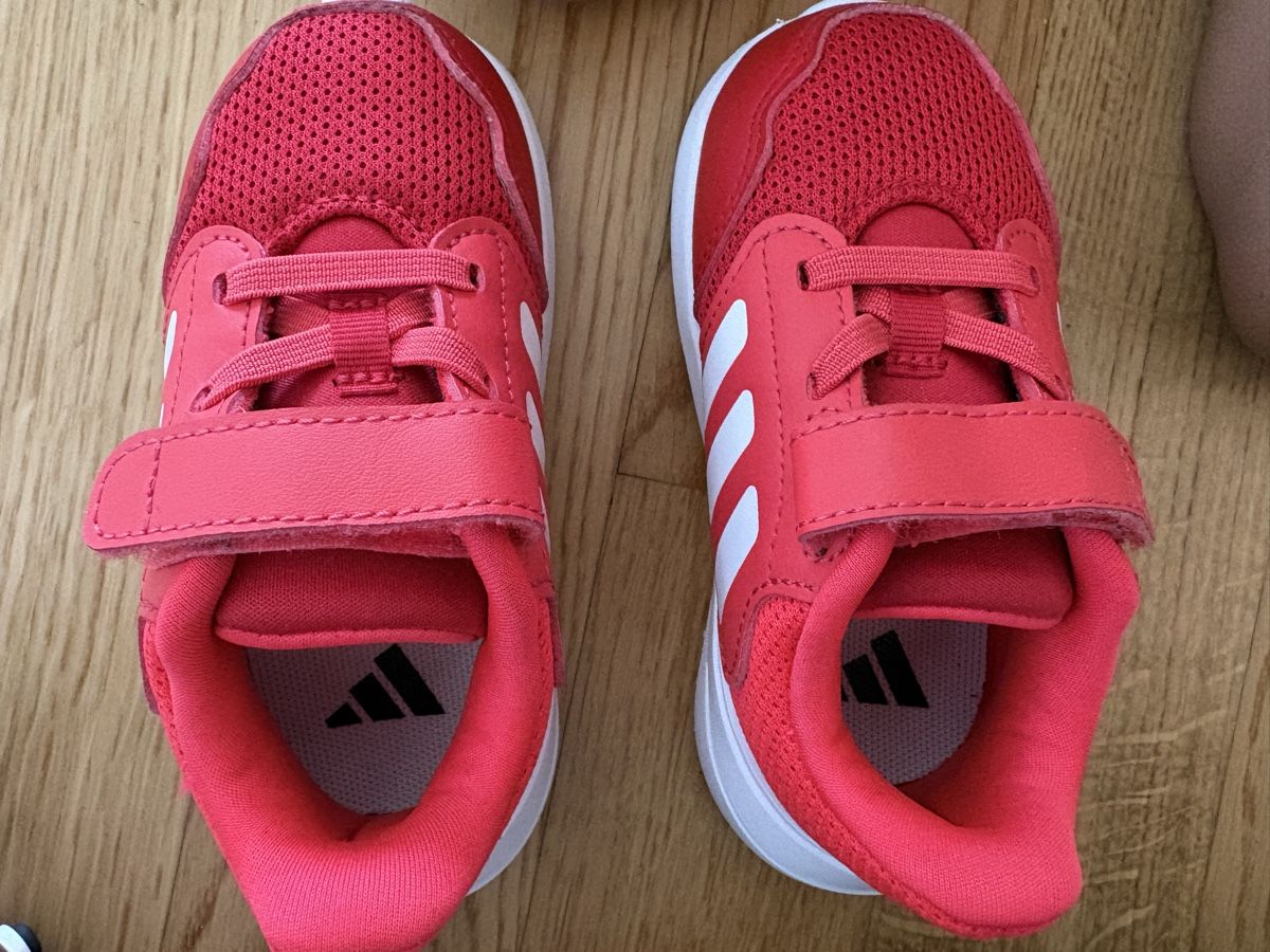 Adidas Scarpe per ragazzi: Adidas Kinderschuhe 22 – Nuovo (secondo la descrizione) da Basel venduto da brinebiene3010 1