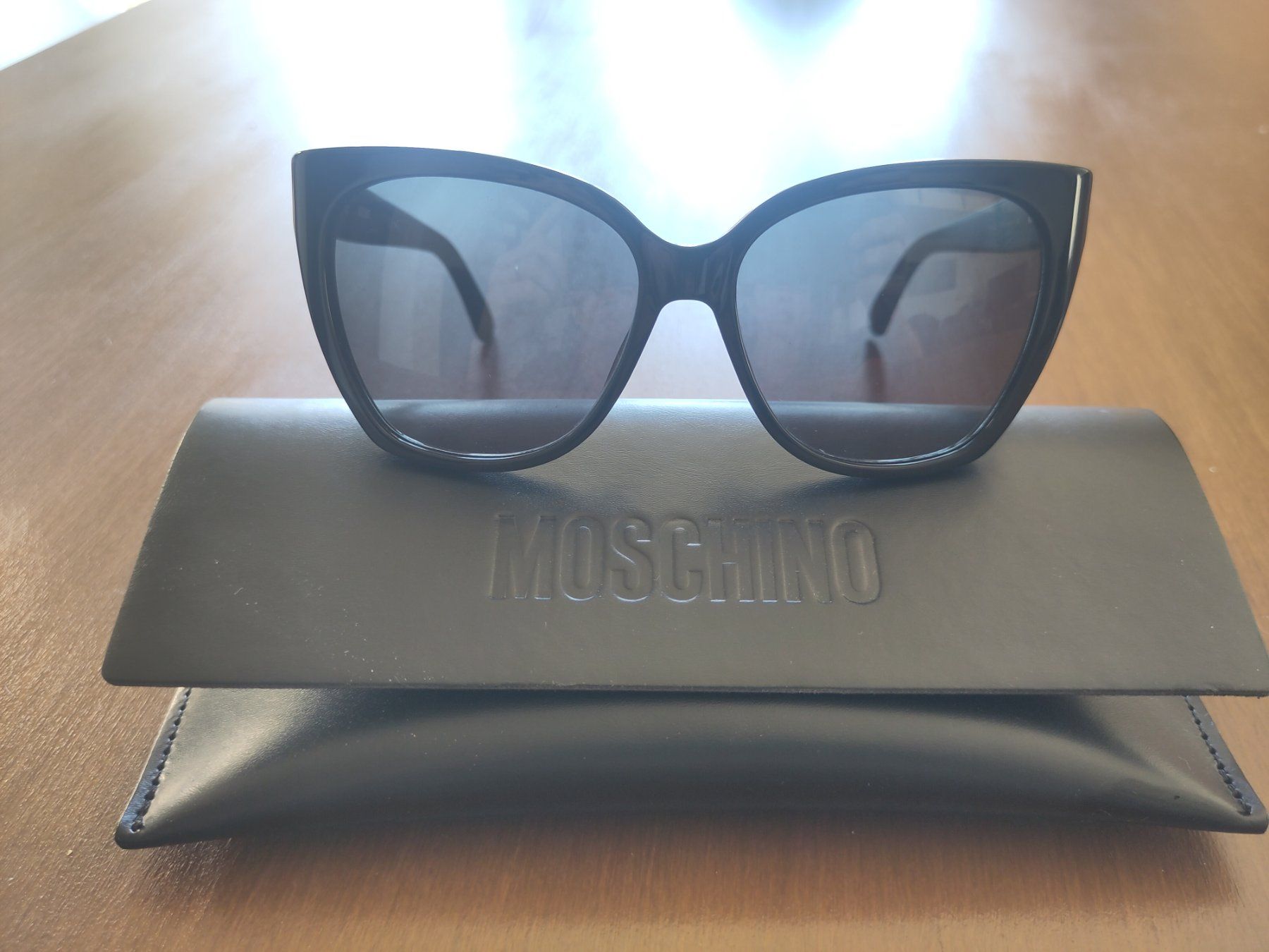 Moschino Lunettes & Verres: Moschino Sonnenbrille Cateye – Neuf (Voir description) à Zürich par babsypsilon