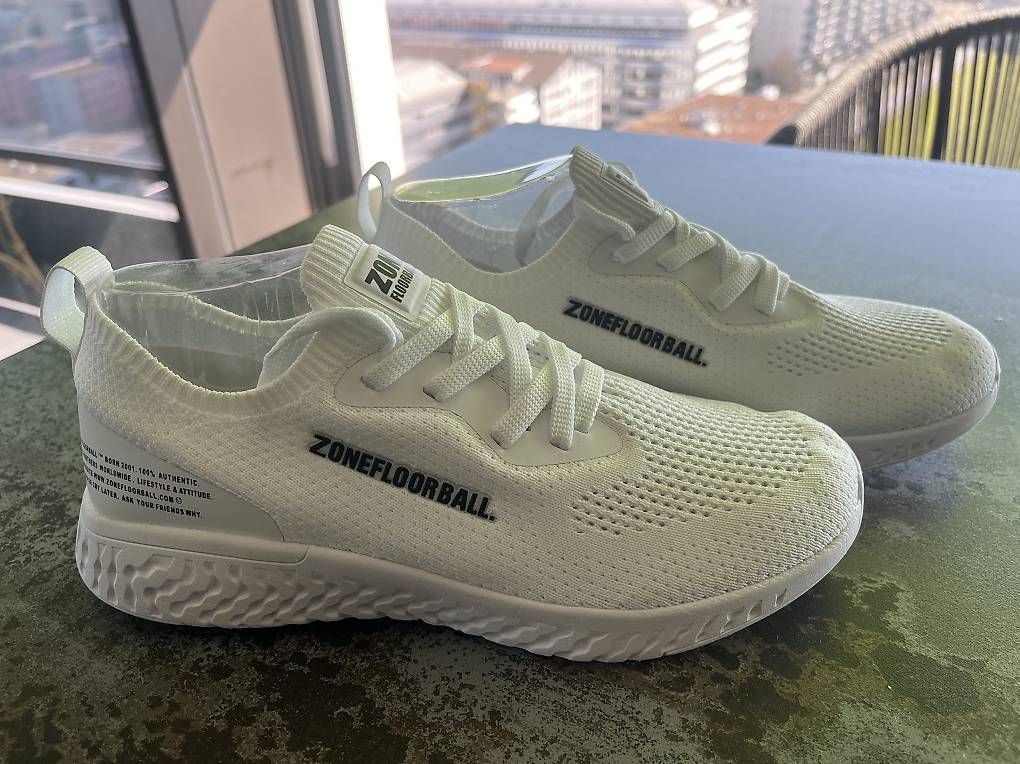Scarpe da donna: Leichte Turnschuhe Grösse 38 – Usato da Zürich venduto da Uki02