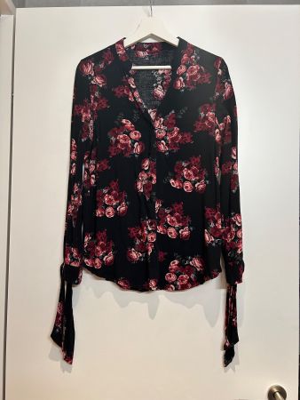 Schicke Bluse mit Rosenmuster, Grösse M