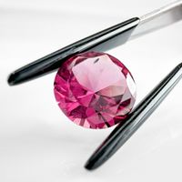 Seltener pinker Granat 2.3ct - Umba Valley, Tansania