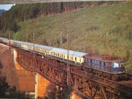 Elektro-Schnellzuglokomotive 118 014-0 der DB, früher DRB E
