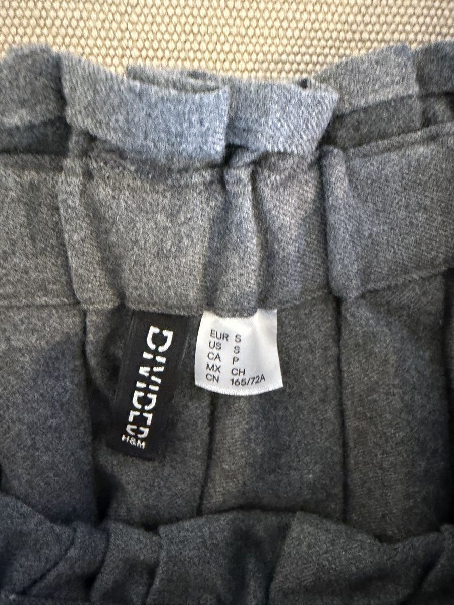 H&M Röcke: Grey Wool Skirt H&M, Size S – Gebraucht aus Zollikon von dea_ct8v 1